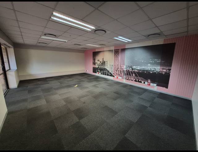 484M² OFFICE TO LET IN WOODMEAD